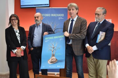 Los responsables municipales y los del Congreso en la presentación.