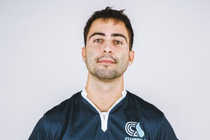El nuevo líbero del C.V. Grupo Herce, Arnau Masiá.