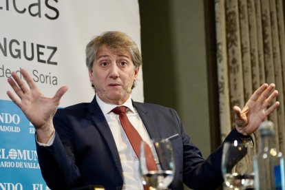 El secretario general del PSCyL, Carlos Martínez, en el Club de Prensa de El Mundo de Castilla y León.