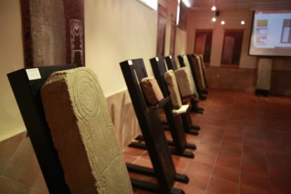 Exposición sobre estelas funerarias en Santa Cruz de Yanguas hace ocho años.