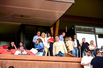 Álex Huerta en el palco de Los Pajaritos momentos antes de que que empezará el partido del Numancia ante el Teruel.