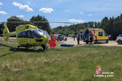Rescate en helicóptero del herido en el accidente de moto.