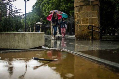 La tormenta dejó inundados ciertos puntos de la ciudad