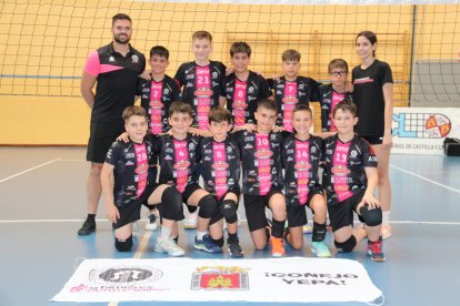 El equipo del Sporting Santo Domingo masculino con su entrenador Pablo Mugarza a la cabeza ganaba los tres partidos de la primera fase.