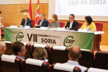 Mesa presidencial de CSIF en la asamblea.