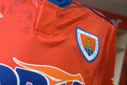 Nuevas equipaciones del CD Numancia para la temporada 2025-2026.