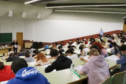 Imagen de estudiantes realizando la PAU en la Universidad de León (ULE).