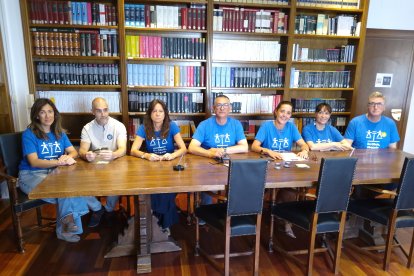 Los miembros del Colegio de Abogados en la lectura del manifiesto.