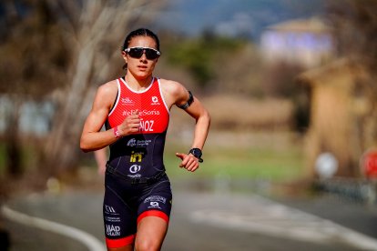 Marina Muñoz en una prueba en el segmento de carrera a pie.