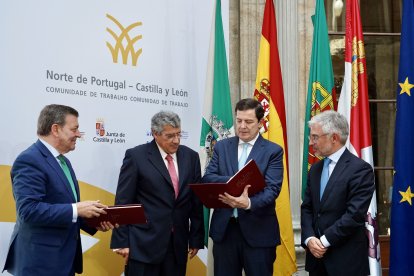 (I a D) El consejero de Presidencia, Luis Miguel González Gago; presidente de la CCRD Norte Antonio Cunha; el presidente de la Junta, Alfonso Fernández Mañueco, y vicepresidente de la CCDR Norte Jorge Sobrado en la V Sesión Plenaria de la Comunidad de Trabajo Castilla y León-Norte de Portugal.