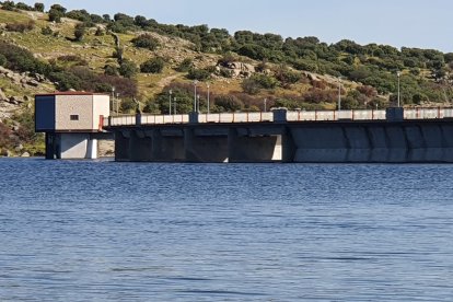 Archivo - Uno de los embalses de la cuenca del Duero.