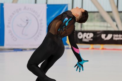 El patinador soriano durante un ejercicio en una competición.