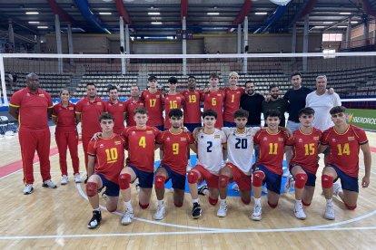 El soriano Diego Miguel Sánchez, con el número 17, junto al resto de compañeros de la selección Sub19.