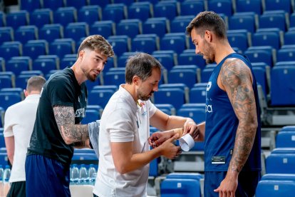 José Antonio Fernández, con la camiseta blanca.