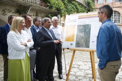 Presentación del proyecto de construcción de la variante de Yanguas con la presencia del consejero de Movilidad, José Luis Sanz Merino.