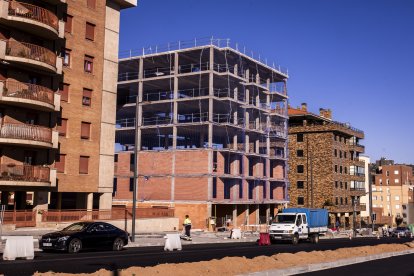 Edificio de viviendas colaborativas que se está construyendo en Eduardo Saavedra.