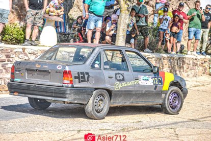 Uno de los coches participantes en el slalom celebrado en Borobia.