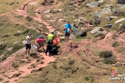 Labores de rescate de la mujer herida en Urbión.