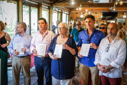 Asistentes a la presentación del libro sobre la historia de Valdelavilla.