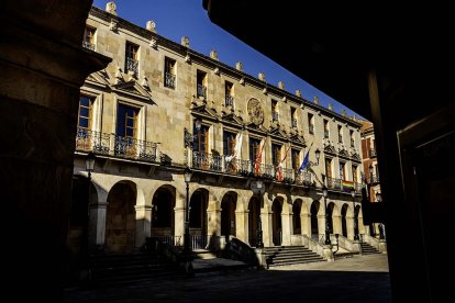 Fachada principal del Ayuntamiento de Soria.