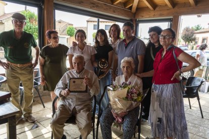 Rogelio Álvarez, premiado como el cazador federado más veterano de la provincia.