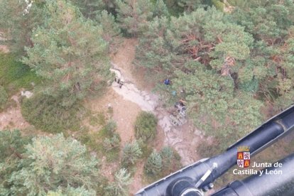 Labores de rescate vistas desde el helicóptero.