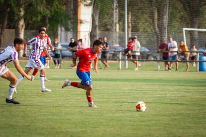 Una jugada en el CD Numancia-Valladolid Promesas del pasado fin de semana.