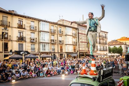 Carman abrió los espectáculos callejeros