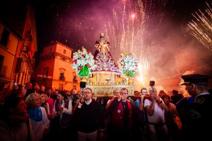 Imagen de archivo del espectáculo pirotécnico durante la Bajada de Jesús en Almazán.
