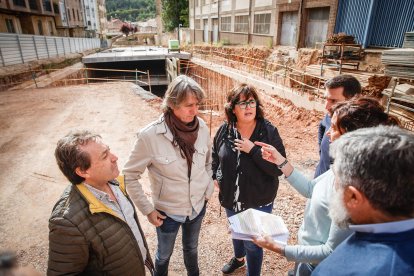El alcalde durante la visita a las obras del parking de Doctrina.