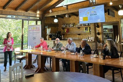 Primera jornada de la Semana del Whatsapp celebrada en Valdelavilla.