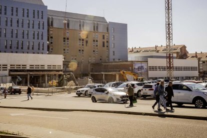 Zona de aparcamiento provisional en el Hospital Santa Bárbara de Soria.