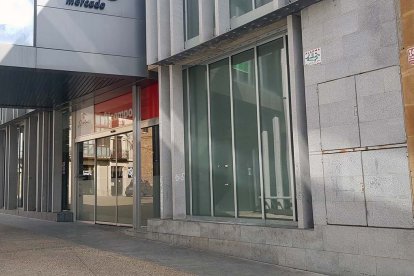 Fachada del futuro local de artesanos en la planta baja del Mercado.