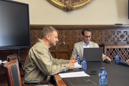 Enrique Rubio presidiendo la comisión de Cultura.