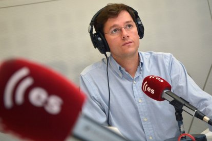 Juan Pablo Polvorinos, director de Informativos de esRadio (cadena nacional), será el padrino en la presentación de la programación de Castilla y León.