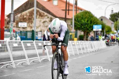 Antonio González en una de las etapas de la Volta a Galicia.
