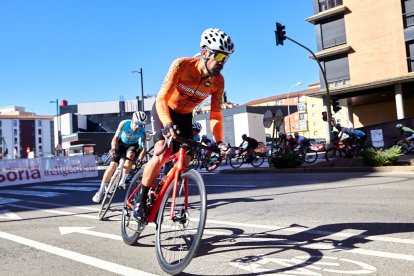 Ciclismo durante toda la mañana en la Avenida Constitución