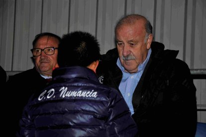 Vicente del Bosque en su visita a Soria en 2012 junto con el ex presidente del Numancia Francisco Rubio.