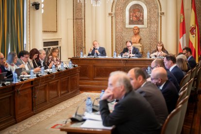 Corporación provincial en el pleno que se celebró ayer.