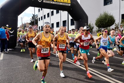 César Giaquinta, dorsal 234, y Marina Girona, dorsal 42, fueron los vencedores de la XIV Carrera Verde.