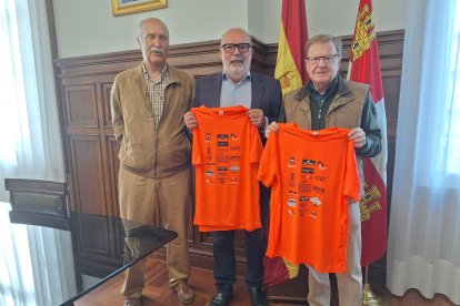 Aguarón y Serrato presentaron la Marcha contra el Cáncer al subdelegado.