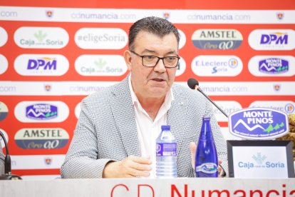 Patricio de Pedro en la presentación del Ángel Rodríguez como nuevo entrenador del Numancia.