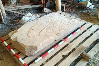 La estela funeraria encontrada en Borobia.