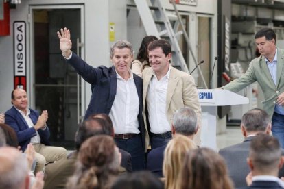 Feijoó y Mañueco a su llegada a Insoca, en Soria.