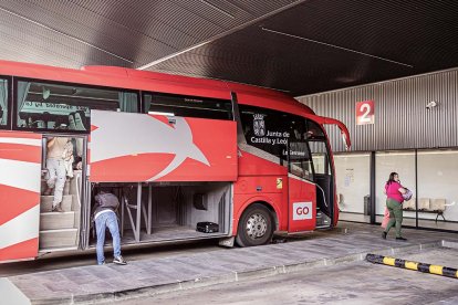 El bus que cubrió el trayecto entre Burgos y Soria a su llegada a la estación de la capital.