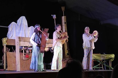 Actuación de uno de los grupos de ediciones anteriores.