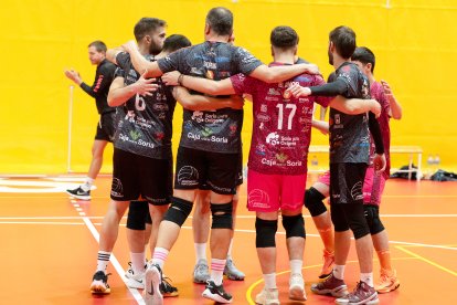 El Moreno Sáez Sporting festeja la victoria que lo sitúa líder.