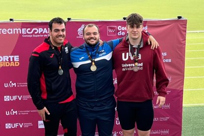 Las becas reconocen a alumnos que destacan en la competición deportiva.