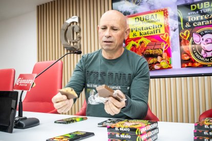 Carlos París, en la presentación de sus productos.