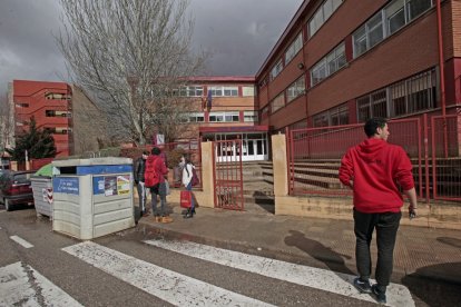 Calle Fuente del Rey, donde se ubica en Instituto Politécnico.